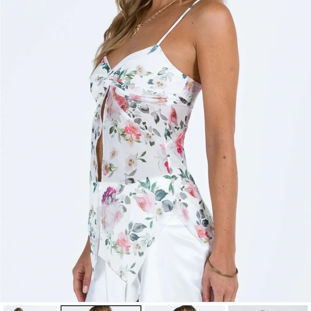 Princess Polly Fallen Roses Tank - Picture 3 of 6